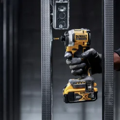 Dewalt ATOMIC 20V MAX Brushless Lithium-Ion 1/4 in. Cordless 3-Speed Impact Driver Kit (5 Ah)