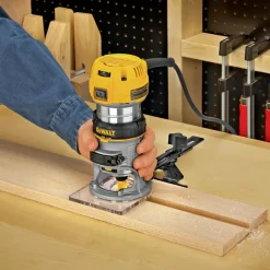 Dewalt 110V 7 Amp 1-1/4 HP Variable Speed Max Torque Corded Compact Router