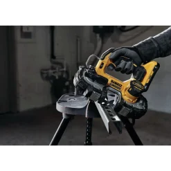 Dewalt 20V MAX ATOMIC Brushless Lithium-Ion 1-3/4 in. Cordless Compact Bandsaw (Tool Only)