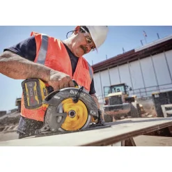 Dewalt 60V MAX FLEXVOLT Brushless 7-1/4 in. Cordless Circular Saw with Electric Brake (Tool Only) - DCS578B