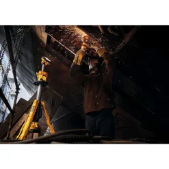 Dewalt 20V MAX Lithium-Ion Cordless Tripod Light (Tool Only)