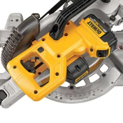 Dewalt 20V MAX Lithium-Ion Cordless 7 1/4 in. Sliding Miter Saw Kit (4 Ah)
