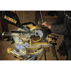 Dewalt 20V MAX Lithium-Ion Cordless 7 1/4 in. Sliding Miter Saw Kit (4 Ah)
