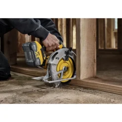 Factory Reconditioned Dewalt 20V MAX XR Lithium-Ion Brushless 7-1/4 in. Cordless Circular Saw Kit with POWERPACK (8 Ah)