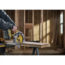 Factory Reconditioned Dewalt 20V MAX XR Lithium-Ion Brushless 7-1/4 in. Cordless Circular Saw Kit with POWERPACK (8 Ah)