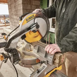 Factory Reconditioned Dewalt 120V 15 Amp 12 in. Corded Single Bevel Compound Miter Saw