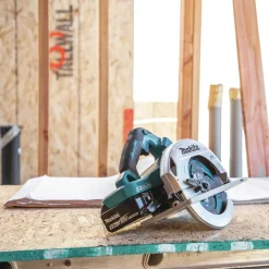 Factory Reconditioned Makita 18V X2 LXT Lithium-Ion (36V) 5 Ah Brushless Cordless 7-1/4 in. Circular Saw Kit