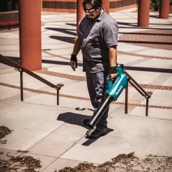 Factory Reconditioned Makita 18V LXT Brushless Lithium-Ion 13 in. Cordless String Trimmer and Blower Combo Kit (4 Ah)