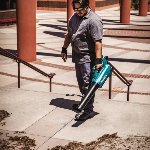 Factory Reconditioned Makita 18V LXT Brushless Lithium-Ion 13 in. Cordless String Trimmer and Blower Combo Kit (4 Ah)