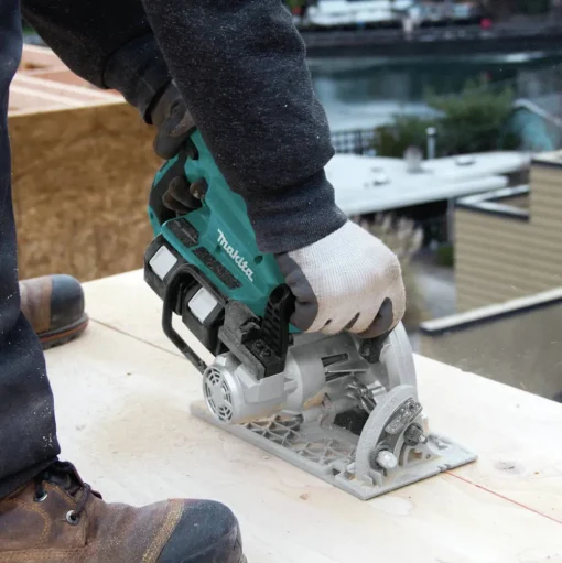 Factory Reconditioned Makita XSR01PT-R 18V X2 LXT (36V) Brushless Cordless Rear Handle 7-1/4 in. Circular Saw Kit (5 Ah)