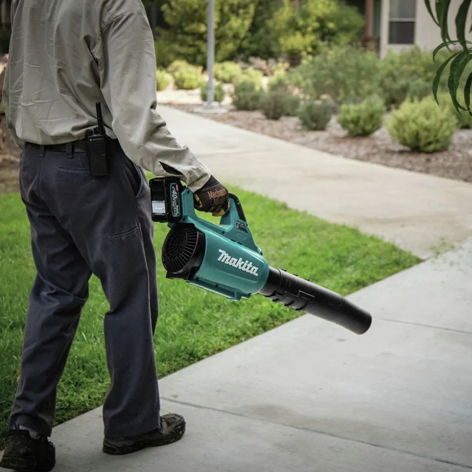 Factory Reconditioned Makita 40V max XGT Brushless Lithium-Ion Cordless Blower Kit (4 Ah)