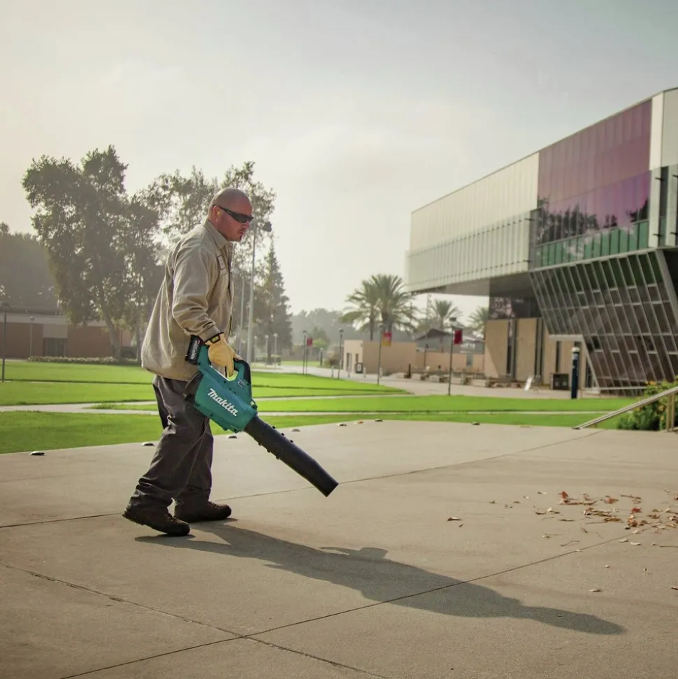 Factory Reconditioned Makita 40V max XGT Brushless Lithium-Ion Cordless Blower Kit (4 Ah)