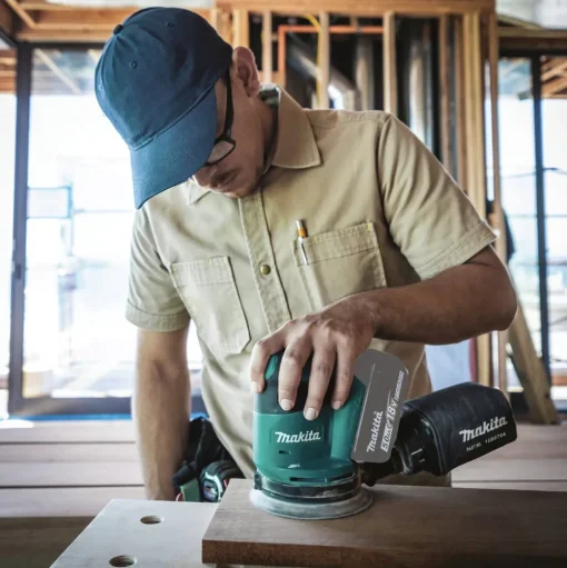 Makita 18V LXT Lithium-Ion 5 in. Cordless Random Orbit Sander and 2 Batteries with Rapid Optimum Charger Bundle (4 Ah)