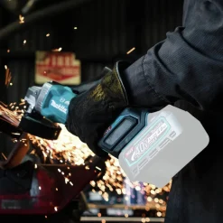 Makita 40V max XGT 1‑3/16 in. SDS‑Plus Rotary Hammer Kit with Interchangeable Chuck and 4‑1/2 in. / 5 in. Angle Grinder with Electric Brake Virtual Bundle