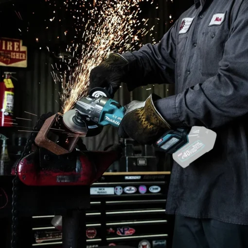 Makita 40V max XGT 1‑3/16 in. SDS‑Plus Cordless Rotary Hammer Kit with Dust Extractor and 4‑1/2 in. / 5 in. Angle Grinder with Electric Brake Virtual Bundle
