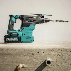 Makita 40V Max XGT Brushless Lithium-Ion 1-3/16 in. Cordless AVT AWS Rotary Hammer Kit (4 Ah)