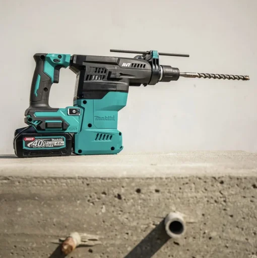 Makita 40V Max XGT Brushless Lithium-Ion 1-3/16 in. Cordless AVT AWS Rotary Hammer Kit (4 Ah)