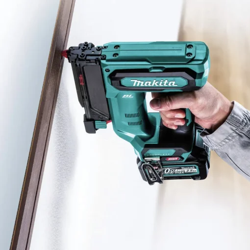 Makita 40V max XGT Brushless Lithium-Ion 23 Gauge Cordless Pin Nailer Kit (2.5 Ah)