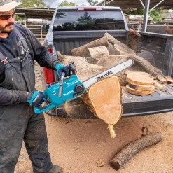 Makita 40V max XGT Brushless Lithium-Ion 16 in. Cordless Chain Saw Kit (4.0Ah)