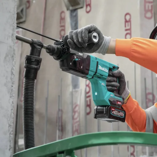 Makita 40V max XGT Brushless Lithium-Ion 1-1/8 in. Cordless AFT/AWS Capable Accepts SDS-PLUS Bits AVT D-Handle Rotary Hammer Kit (4 Ah)