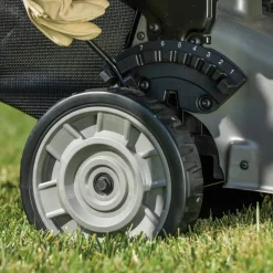 Makita 40V MAX XGT Brushless Lithium-Ion 21 in. Cordless Self-Propelled Commercial Lawn Mower Kit with 2 Batteries (4 Ah)