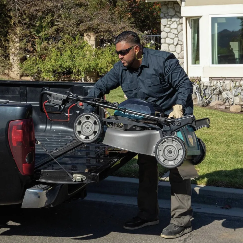 Makita 40V MAX XGT Brushless Lithium-Ion 21 in. Cordless Self-Propelled Commercial Lawn Mower Kit with 2 Batteries (4 Ah)