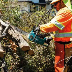 Makita 40V max XGT Brushless Lithium-Ion 18 in. Cordless Chain Saw Kit (5.0Ah)