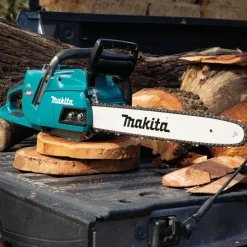 Makita 40V max XGT Brushless Lithium-Ion 18 in. Cordless Chain Saw Kit (5.0Ah)