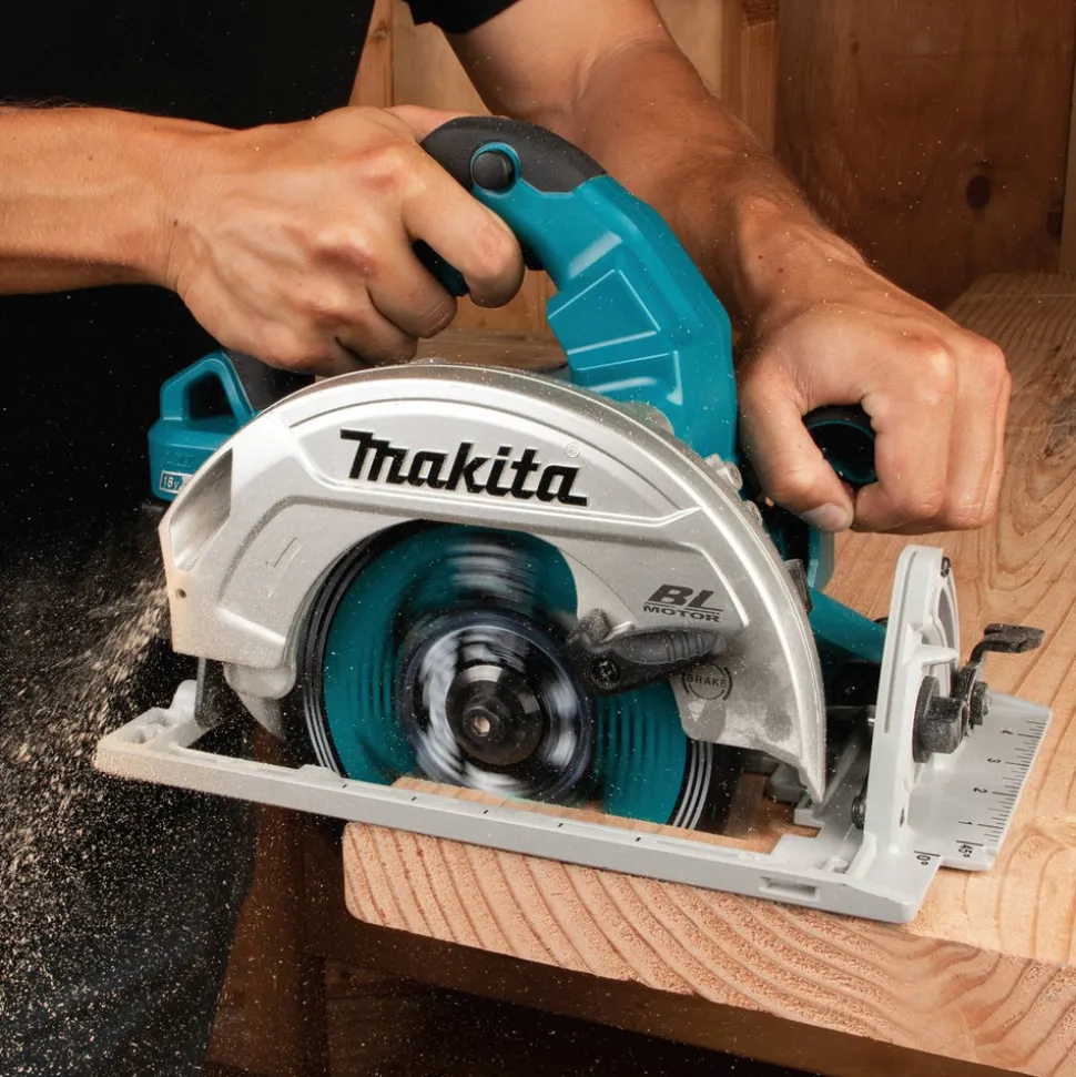 Makita XSH06PT 18V X2 (36V) LXT Brushless Lithium-Ion 7-1/4 in. Cordless Circular Saw Kit with 2 Batteries (5 Ah)