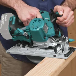 Makita XSH03Z 18V LXT Li-Ion 6-1/2 in. Brushless Circular Saw (Tool Only)