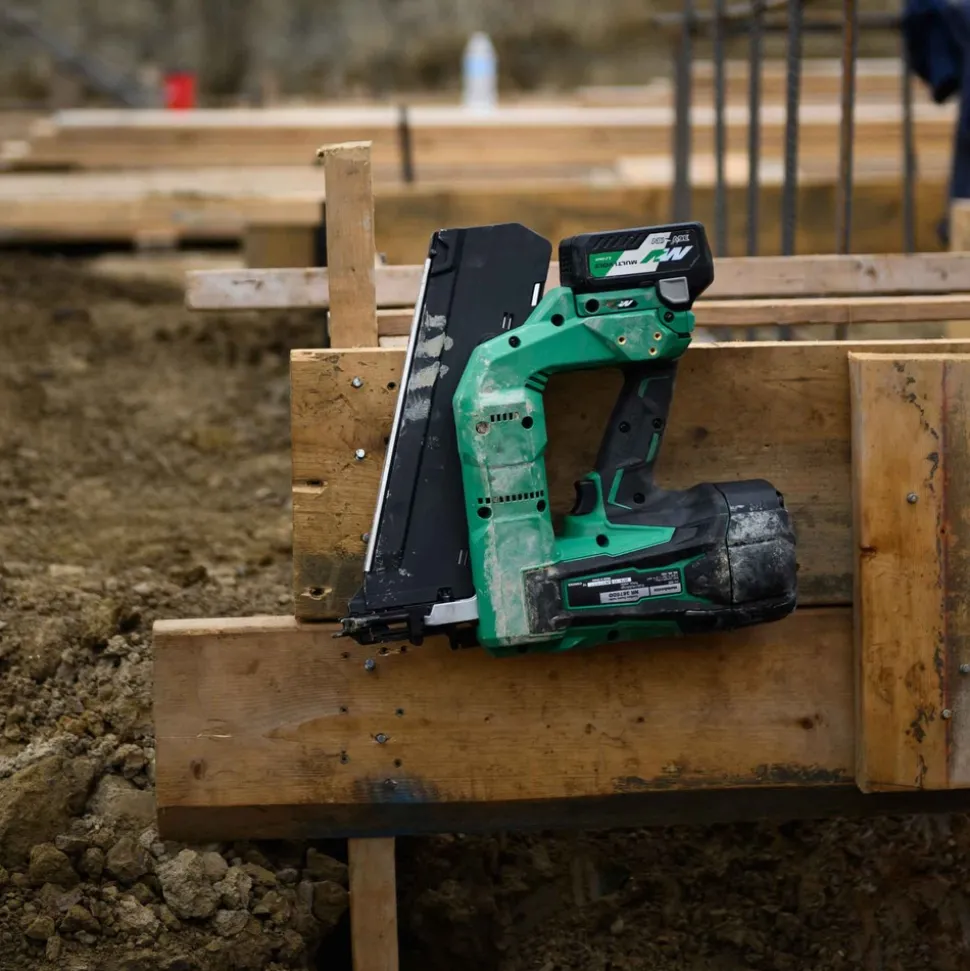 Metabo HPT NR3675DDM 36V MultiVolt Lithium-Ion Cordless Forming Nailer Kit (2.5 Ah/5 Ah)