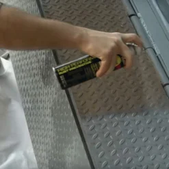 Rust-Oleum Hard Hat 15 oz. Aerosol Can High Performance V2100 System Rust Preventive Enamel Spray Paint - Flat White (6/Carton)